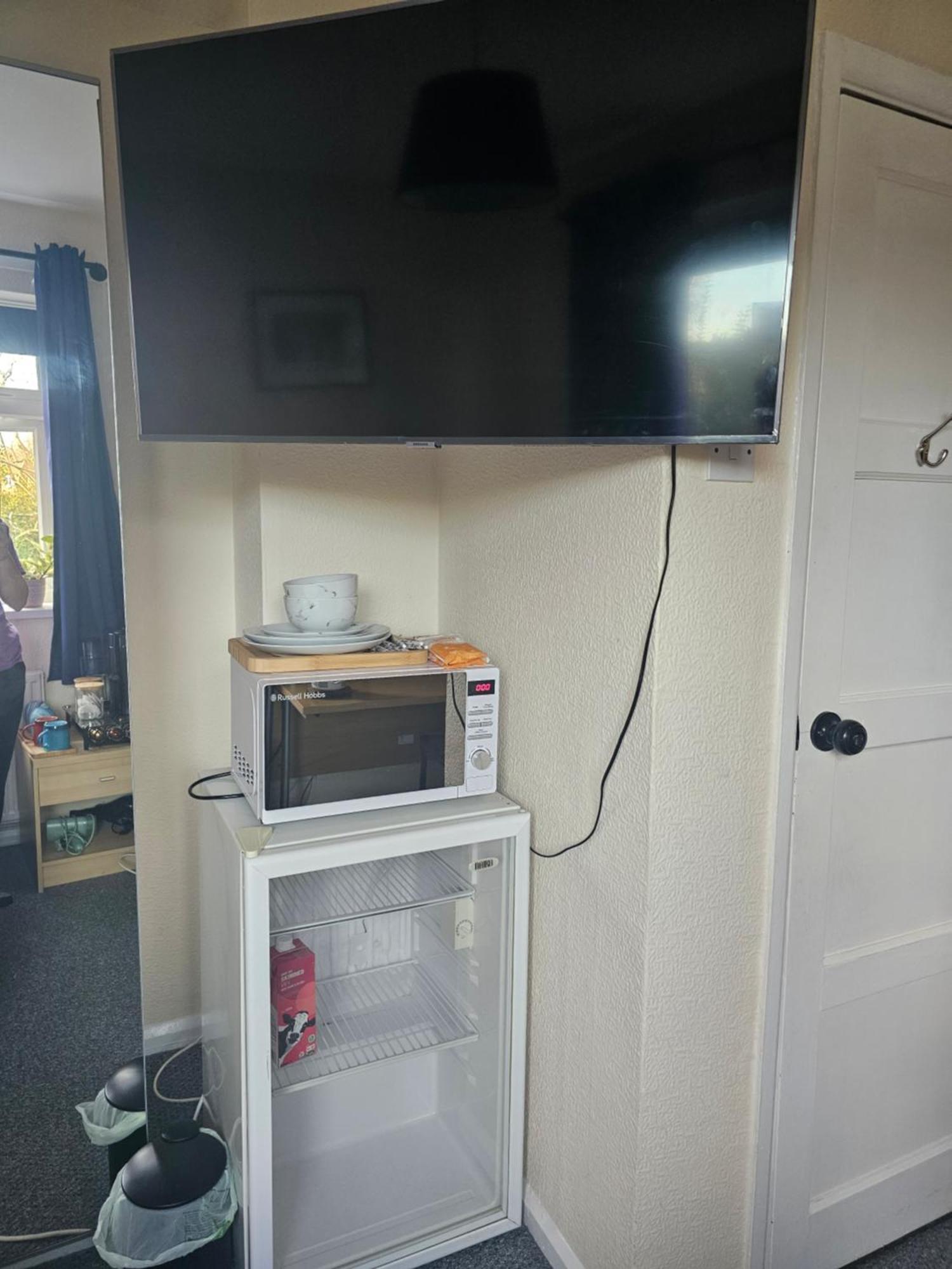 Double Bedroom Located Close To Manchester Airport Уизеншо Экстерьер фото